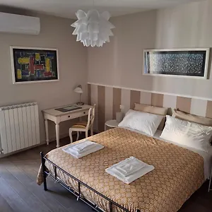 Pensión Cb House, Pietrasanta